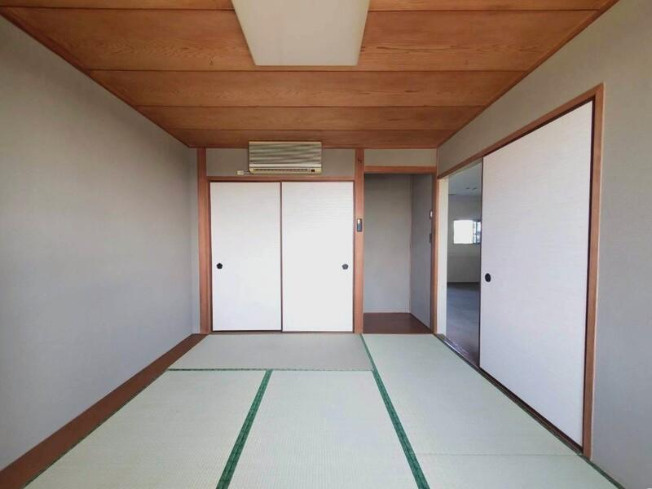 「採光◎開放的な2LDK」高知市種崎　種崎シーサイドハウス　中古マンションの和室|落ち着いた雰囲気の和室はい草の香りで癒されます♪