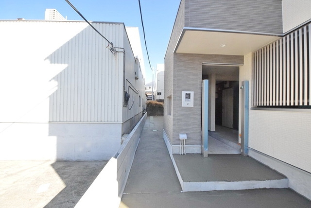千葉市花見川区幕張本郷１丁目のアパートのエントランス