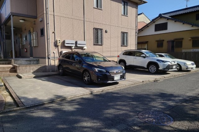 ルミエールの駐車場