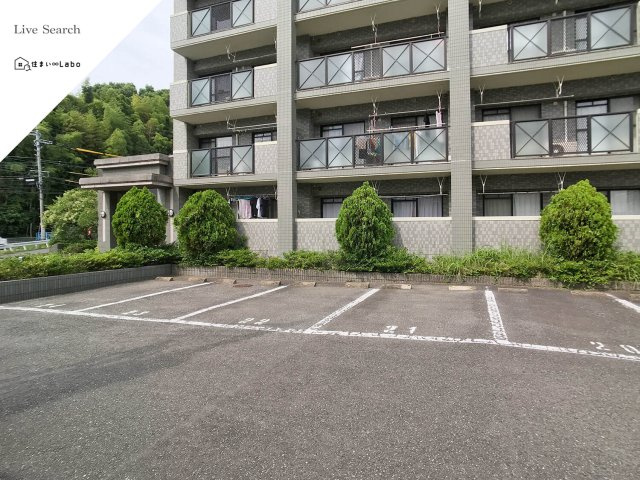 エミネントコートの駐車場
