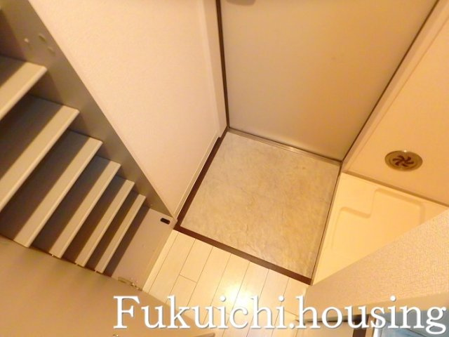 アクス上北沢アパートメンツの玄関