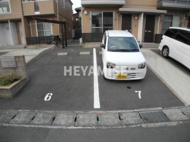 シャーメゾンYTY　Ｂ棟の駐車場