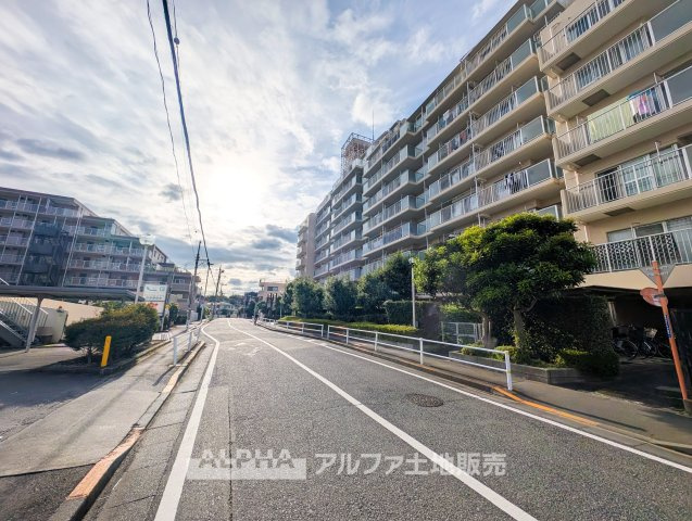 サンヴェール久米川の外観|【Comfortable Residence】
◆外観◆SRC造10階建てのマンション。整った住環境と落ち着きのある佇まいが、毎日の暮らしを迎えます。