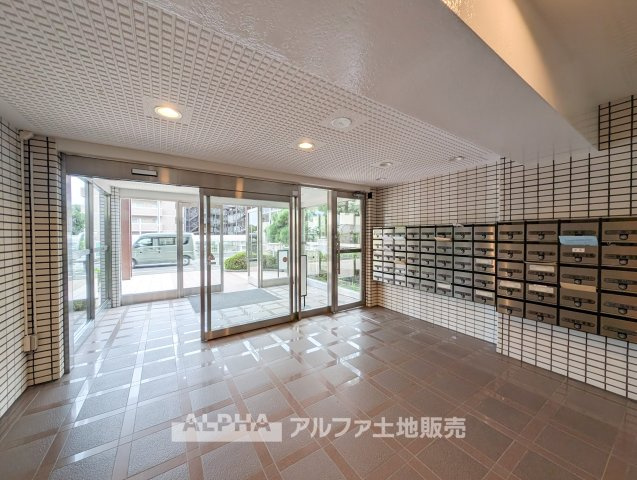 サンヴェール久米川のエントランス|【Intercom】
◆インターホン◆来訪者を室内から確認・応対できる便利な設備。玄関まで出ることなく対応でき、日々の暮らしに役立ちます。