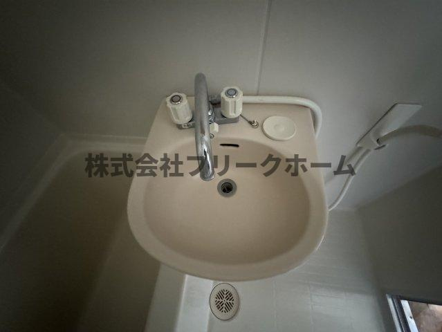 小金井市梶野町１丁目のアパートの洗面所