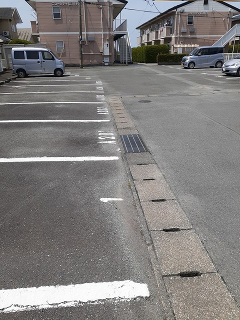 ニューシティ広川（A)の駐車場|駐車場があるので、車を買う予定の方も安心です