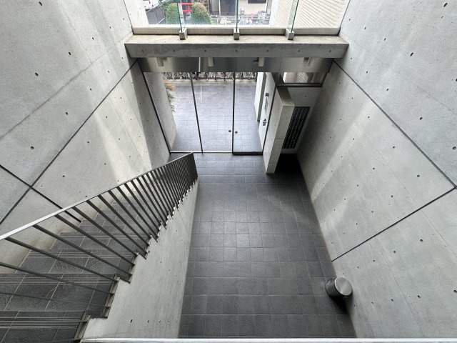 調布市上石原１丁目の賃貸マンションのロビー