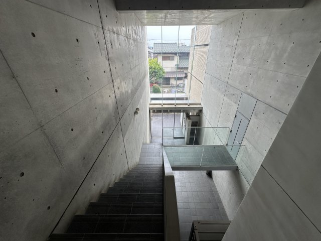 調布市上石原１丁目の賃貸マンションのロビー