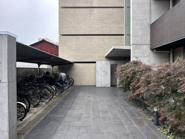 調布市上石原１丁目の賃貸マンションのエントランス