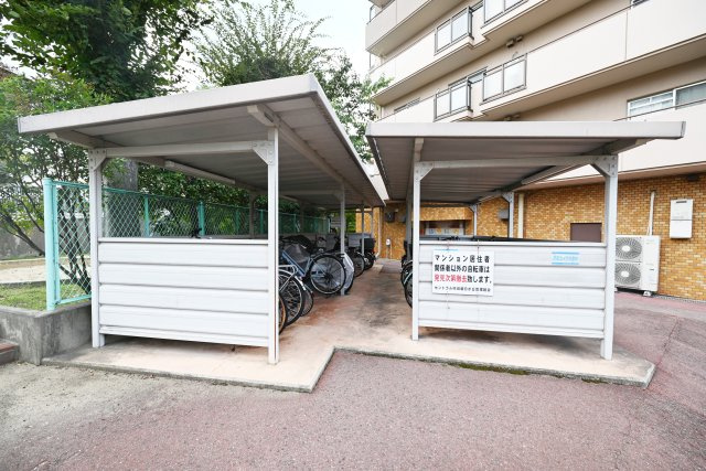 セントラル朝日が丘の駐輪場|共用の専用駐輪場です。