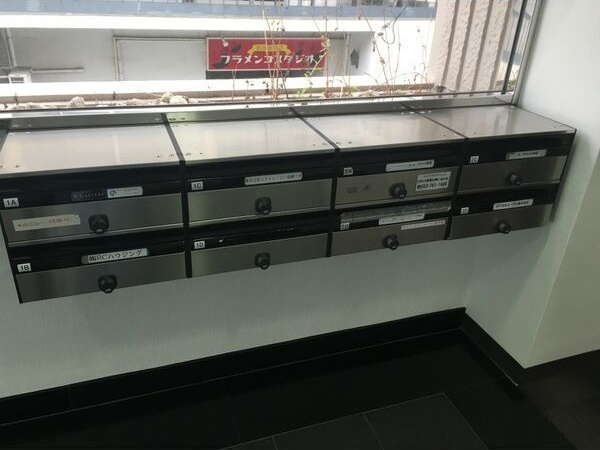 サン・東山公園ウエストのエントランス