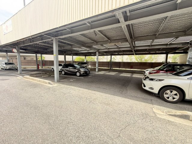 スクエア貝塚1番館の駐車場