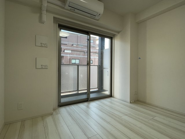 稲城市東長沼の賃貸マンションの寝室|開放的な寝室です