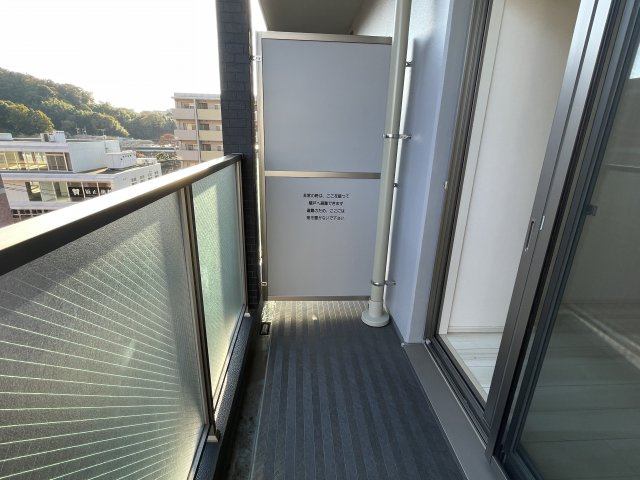稲城市東長沼の賃貸マンションのバルコニー|落ち着いた時間を過ごせるバルコニーです