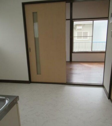 十日市場守屋ハイツの玄関