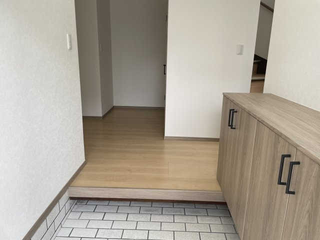 丹波篠山市住吉台の中古一戸建の玄関