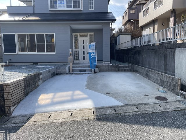 丹波篠山市住吉台の中古一戸建の駐車場