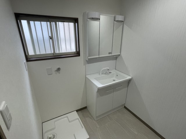 丹波篠山市住吉台の中古一戸建の独立洗面台