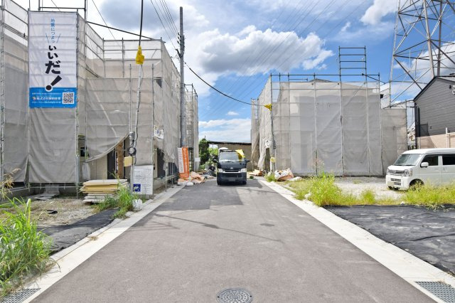 ハートフルタウン田能4丁目新築一戸建て│3LDK+駐車駐輪の外観|開発道路入口から撮影した現地外観写真です。
家族の未来を見据えた、全9区画の新しい街並み。