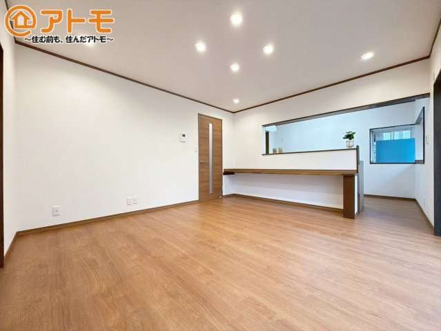【居間・リビング】 | 富士宮市小泉　中古戸建て　全1棟