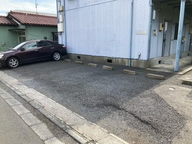サンライフワタナベの駐車場