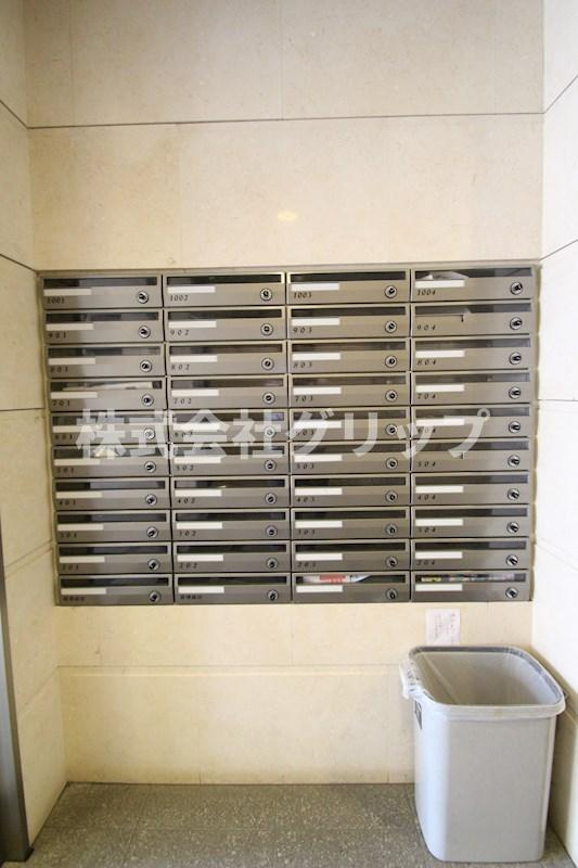 横浜市南区通町２丁目の賃貸マンションのエントランス