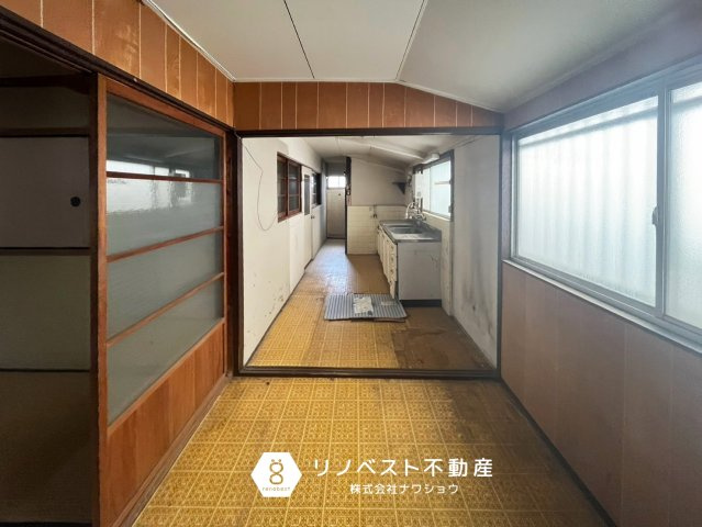 東大阪市中石切町４丁目のキッチン|奥行きのあるダイニングキッチン♪
各和室への動線がスムーズ◎