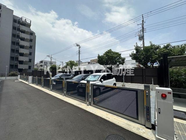 【駐車場】 | プライムネクサス大森北 | 駐車場があるので、車を買う予定の方も安心です