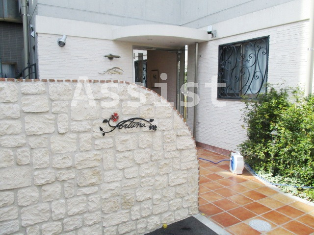フォルトゥーナ目黒本町のエントランス