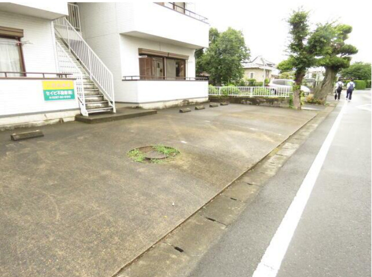 T2ハイツの駐車場