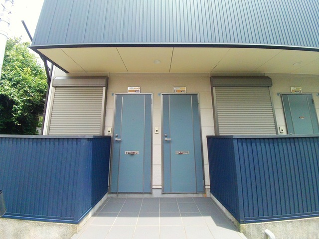 本山北町ハイツのエントランス