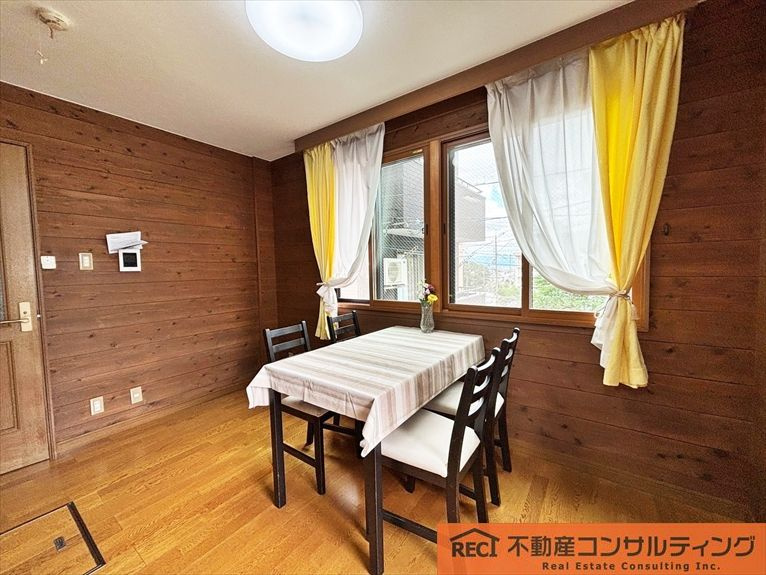 神戸市東灘区御影山手3丁目　中古戸建の居間・リビング|安心の鉄骨造のリノベーション中古戸建！