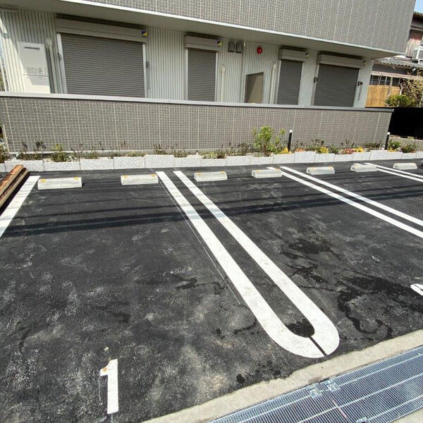 プレジールの駐車場