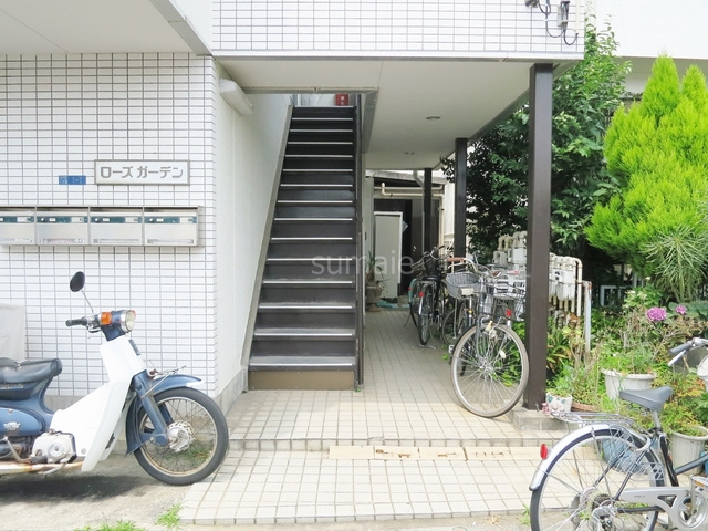 ＧＳ・ローズガーデンのエントランス|緑が嬉しいエントランスです♪