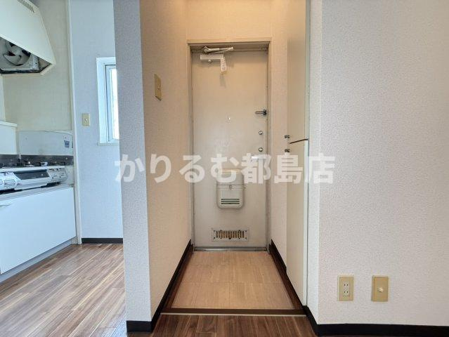 フジ京橋ハイツの玄関