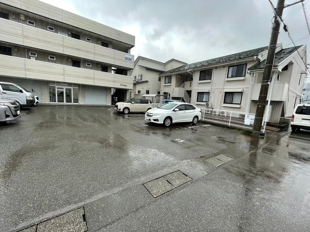 E・Hビルの駐車場