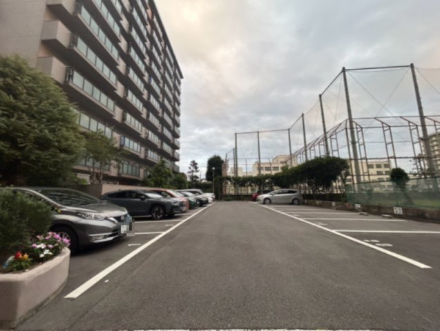 メガロコープ平野参号棟の駐車場
