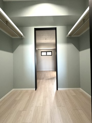 メガロコープ平野参号棟の収納|【同社施工例】※類似同仕様です。開口部のデザインや位置等のデザインが異なります。