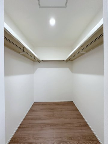 安佐南区伴東２丁目の収納|全居室収納☆
6.75帖の主寝室はたくさん収納できるウォークインクローゼットです♪