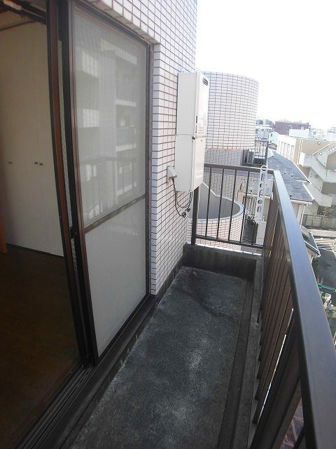 世田谷区経堂５丁目の賃貸マンションのバルコニー