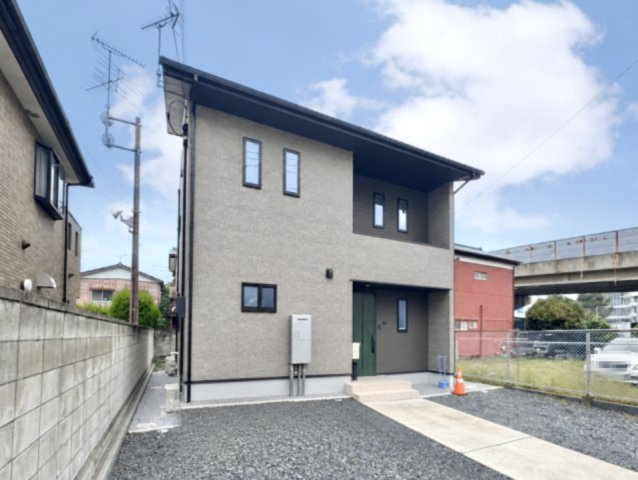 【中古戸建】足利市伊勢南町の外観|■外観｜庭付き一戸建てならお子様やペットが走り回っても大丈夫！伸び伸びと遊び、過ごすことができます♪
