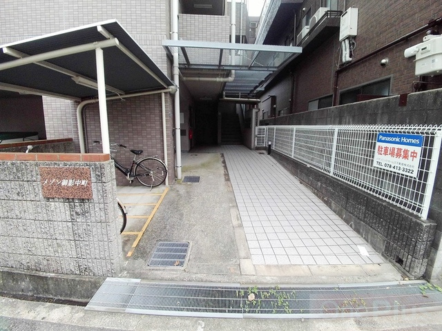 メゾン御影中町のエントランス