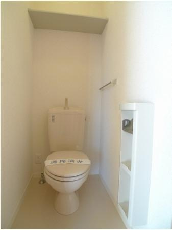 ツインコートⅡのトイレ|落ち着いた色調のトイレです