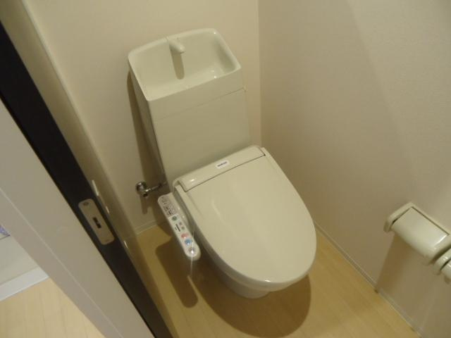 ヴィラ グローリアのトイレ|シャワー付トイレ