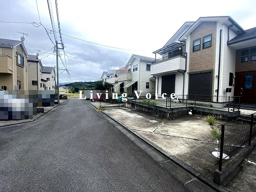 秦野市東田原　中古一戸建ての前面道路含む現地写真|秦野市東田原　中古一戸建て