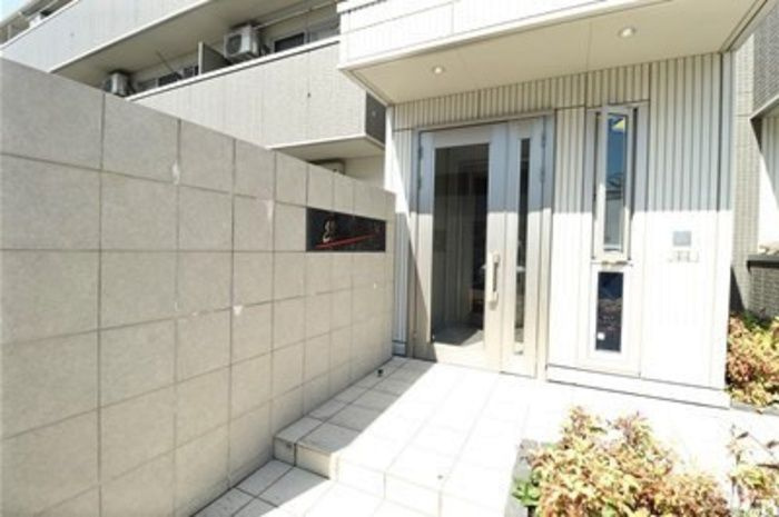 イーストファインヒルズのエントランス|毎日通るエントランスはこのようになっています