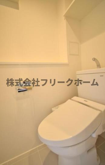 武蔵野市中町２丁目の賃貸マンションのトイレ