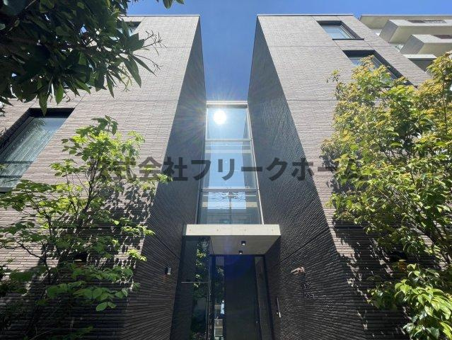 武蔵野市中町２丁目の賃貸マンションのエントランス