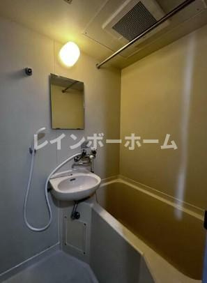 ジュネパレス市川第19の浴室