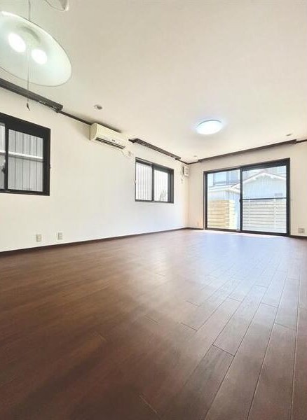 米が瀬町戸建の居間・リビング